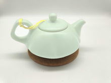 Load image into Gallery viewer, B&Z - 12 X Cork Cup Coasters Plain Round Thermal Insulation Cork Placemat Coffee,Tea ,Drink, Mug Pad Non-Slip Mat Coasters Set of 12 | 10cm x 10cm x 0.6cm